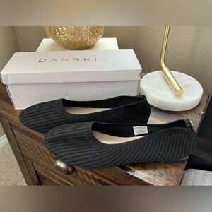 WOMEN'S DANSKIN HOPE FLATS